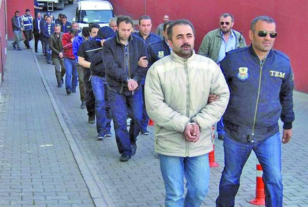 Turquía detiene a más de mil personas acusadas de golpismo