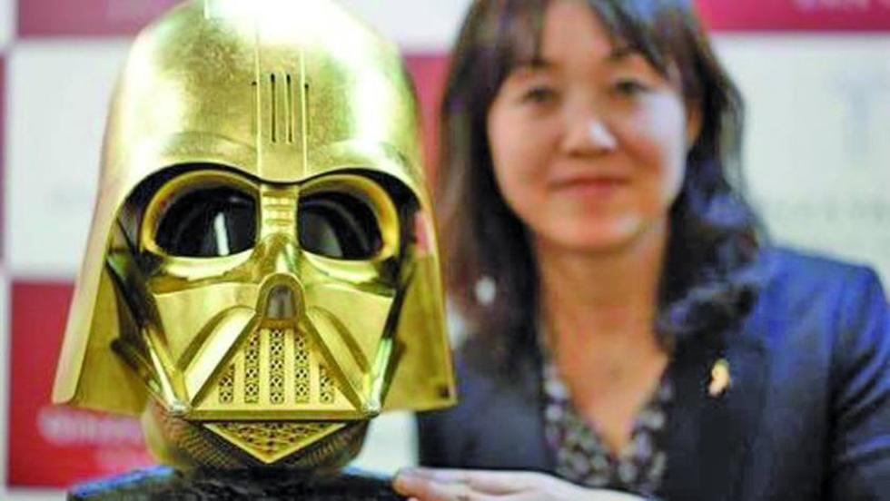 Venderán la réplica en oro  del casco de Darth Vader