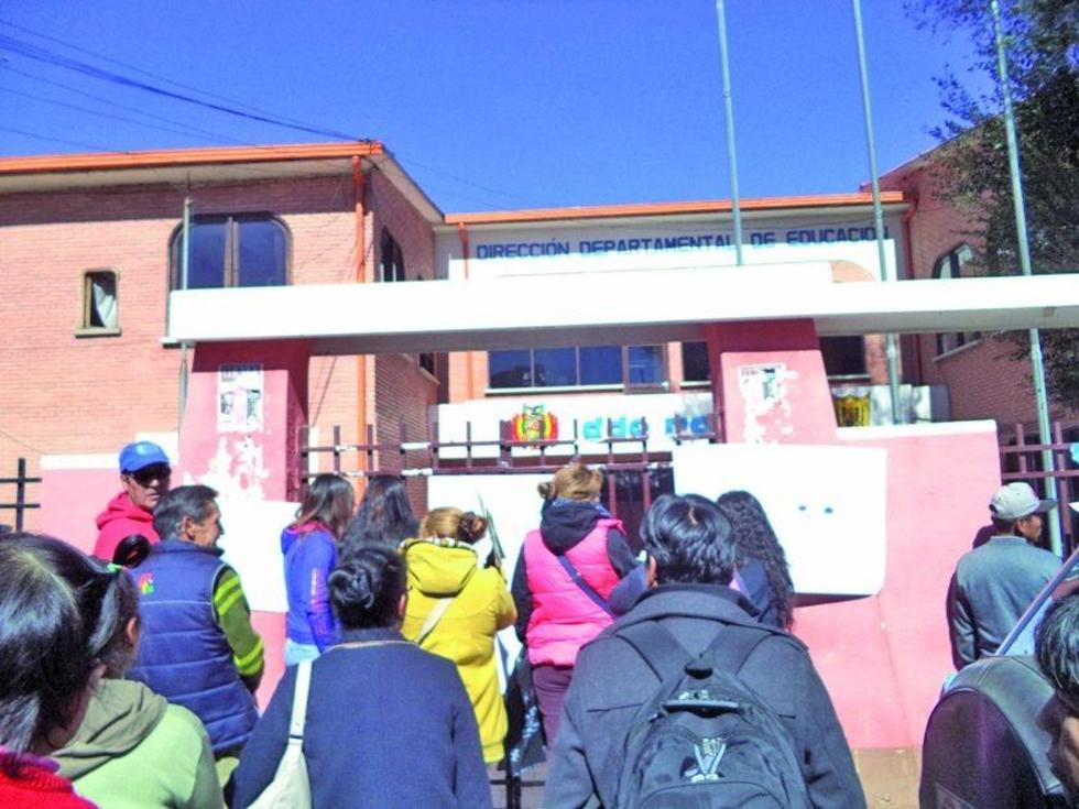 Procesarán a directora tras denuncia de junta escolar