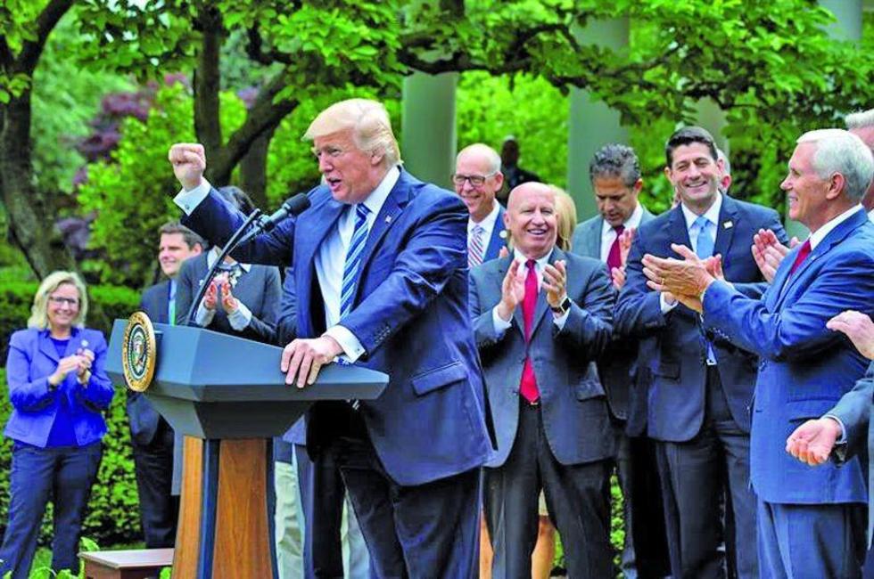 Avanza proyecto para disolver el plan de salud de Barack Obama