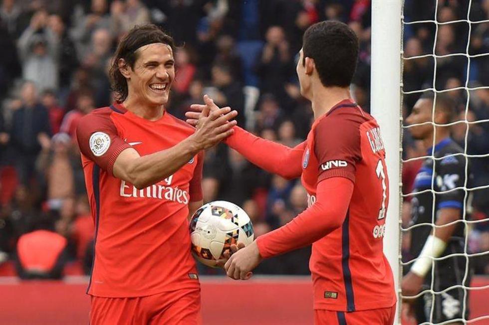 Paris Saint Germain gana al colista Bastia y Cavani agranda sus cifras de gol