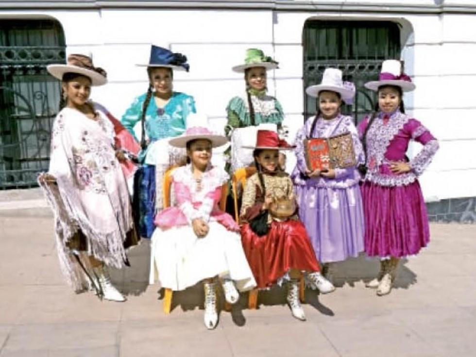 Exhiben cultura y las tradiciones