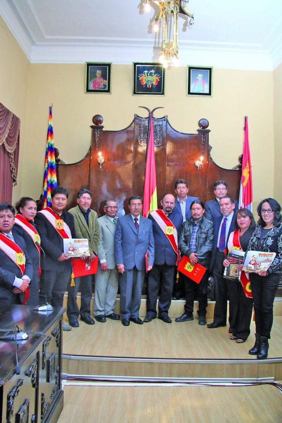 Imponen condecoración a 4 artistas plásticos potosinos