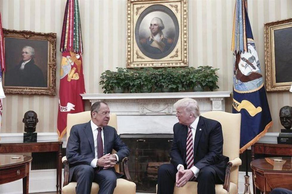 Reportan que Trump reveló datos secretos a funcionarios de Rusia