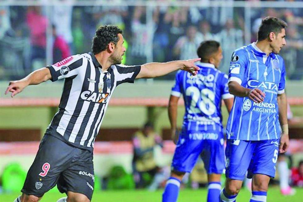 Atlético Mineiro golea 4-1 a Godoy Cruz y lidera el Grupo 6