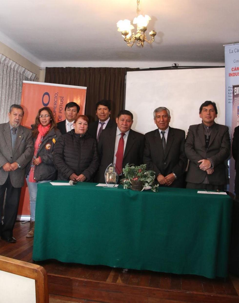 Cainco reconoce trabajo y  labor de la empresa Q y Q