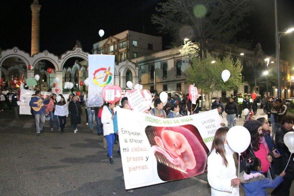 Marcha cuestiona la flexibilización del aborto en Bolivia