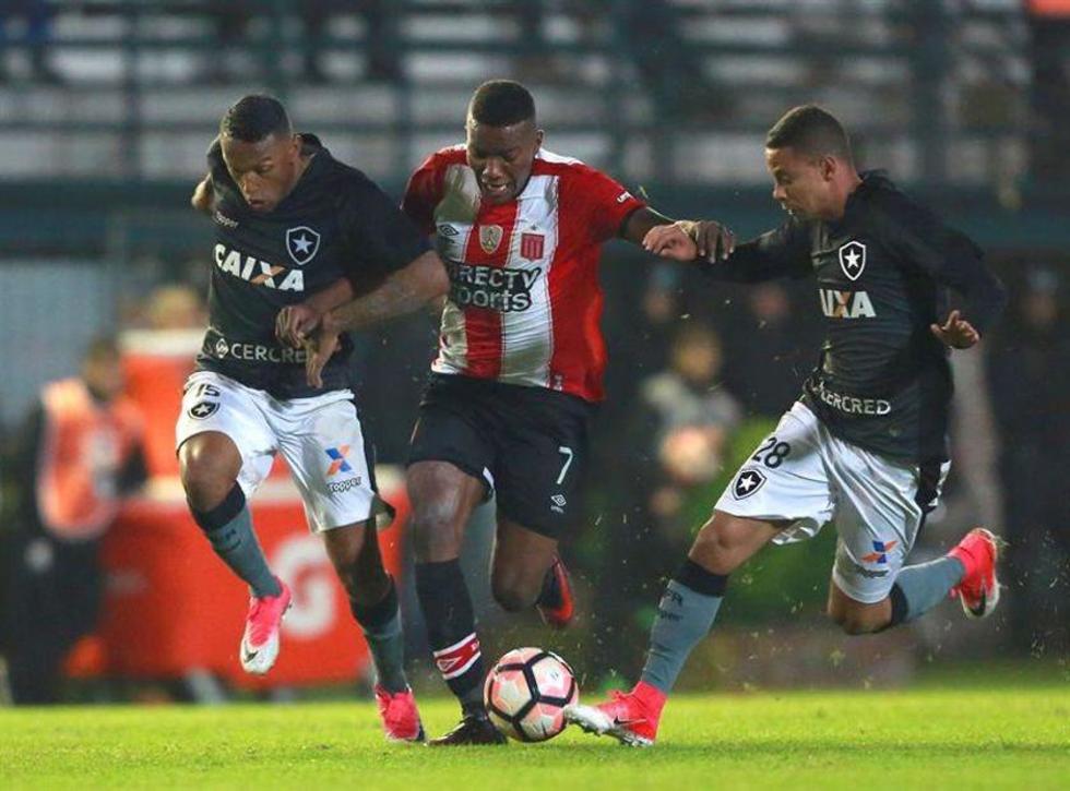 Estudiantes logra una victoria ante Botafogo