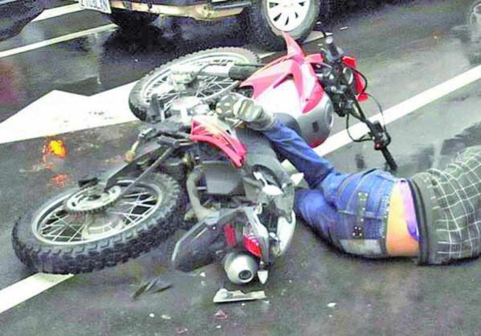 Conyuge de motociclista muere en accidente