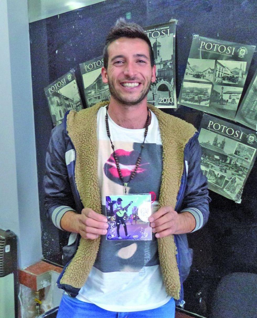 Músico y artista Lean Paez promociona segundo disco