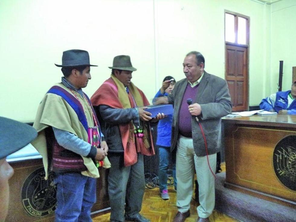 Facultad de Ingeniería de la UATF entrega ocho proyectos a comunidades