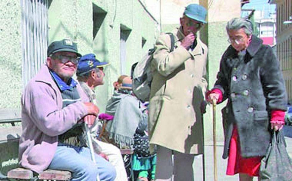 El 70 % de adultos mayores sufre daño en sus derechos