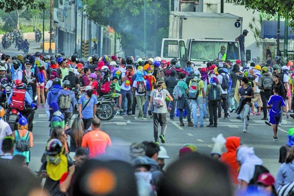 Detienen a 51 "terroristas" en medio de las protestas