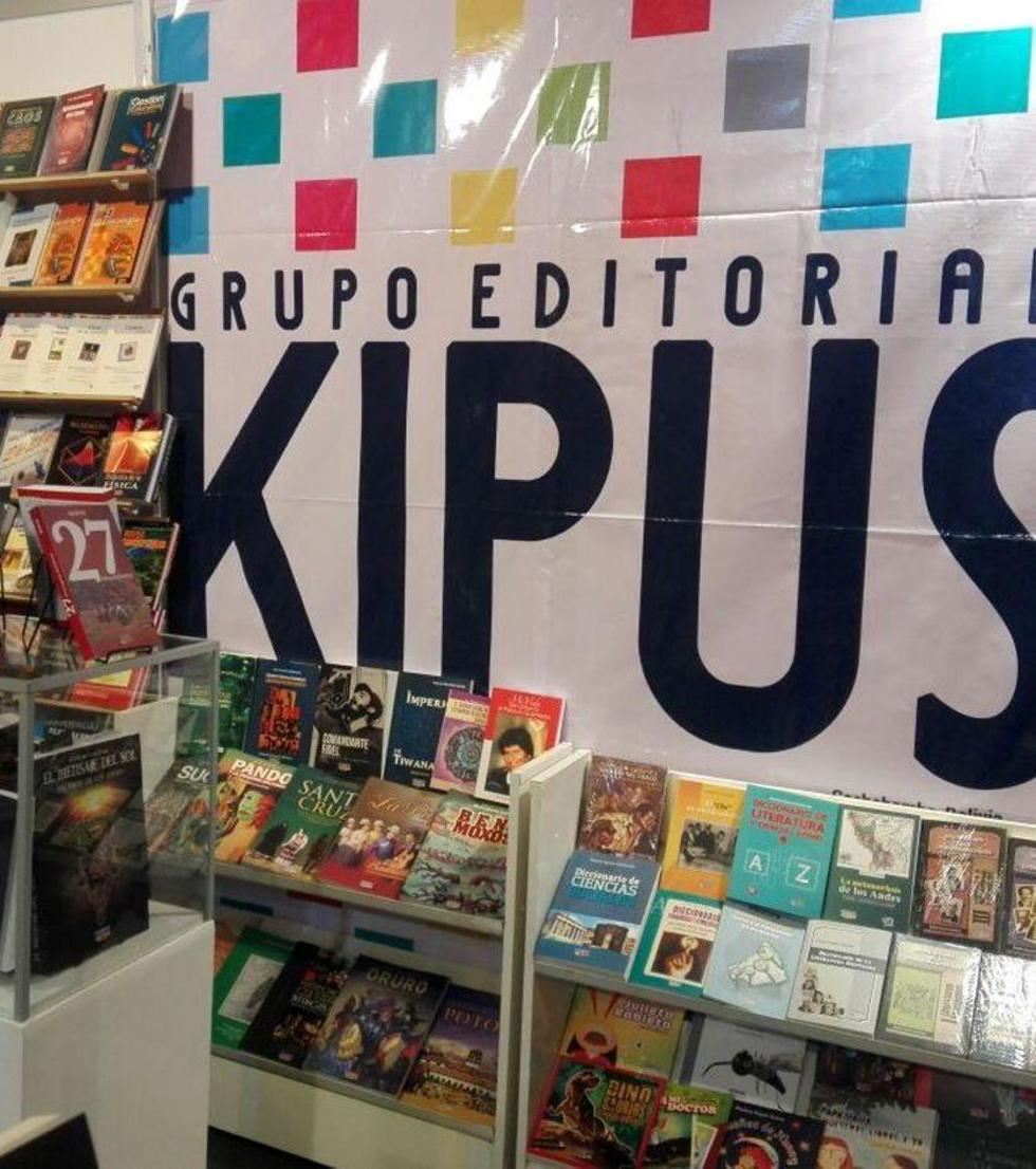 Exponen libros potosinos en la Feria de Santa Cruz