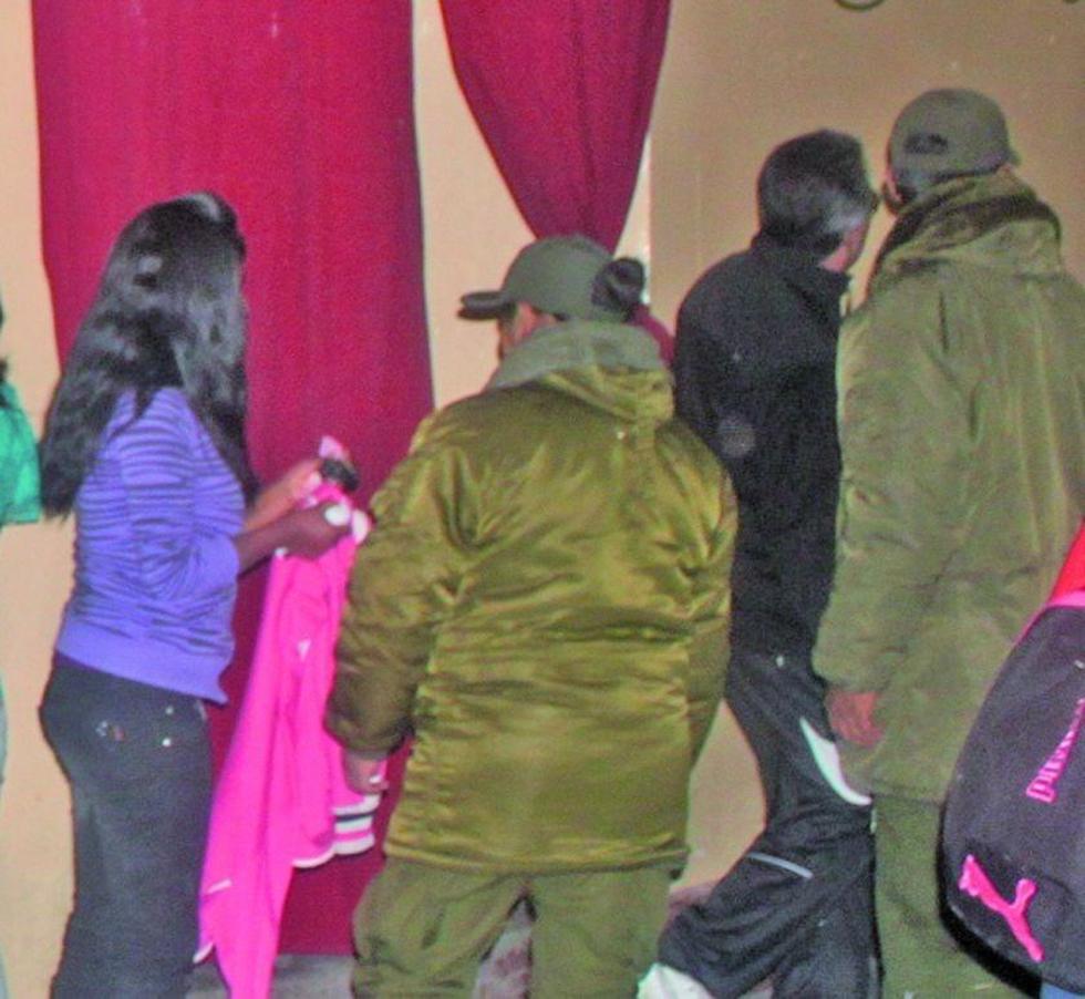Seis menores que bebían son llevados a la Policía