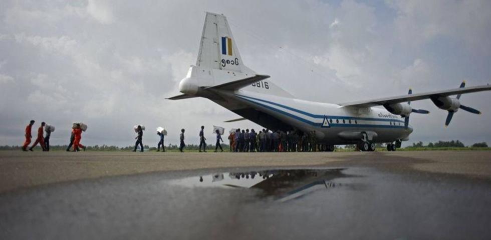 Avión militar con 104 personas se estrella al este de Birmania 