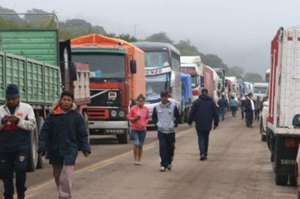 Camiri: Gobierno solicita un cuarto intermedio en bloqueo