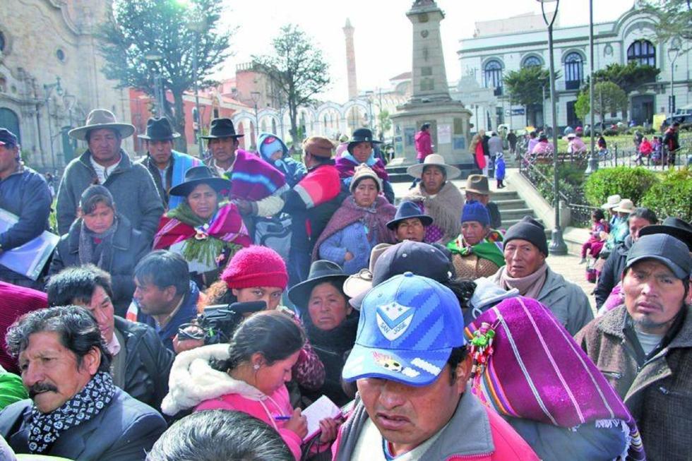 Comunarios insisten en hablar con autoridades