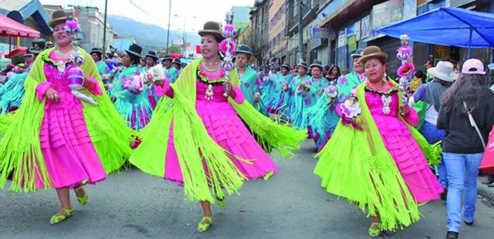 Aclaran que prohibición de escotes es para cholas y no para chinas morenas