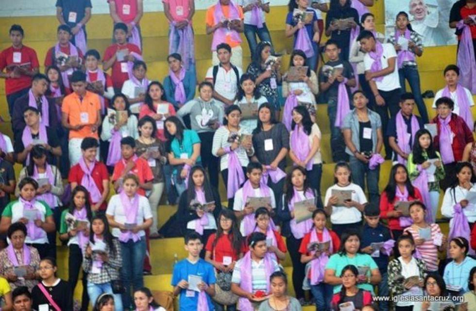 Estudiantes católicos se unen en la ciudad de Oruro
