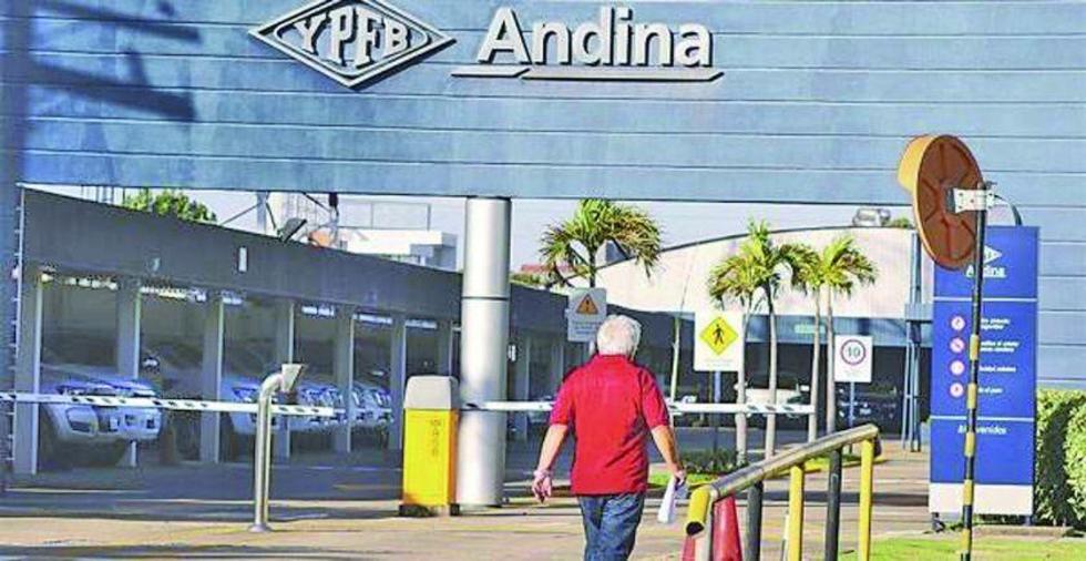 Aprehenden a la gerente legal de YPFB Andina por el caso Taladros