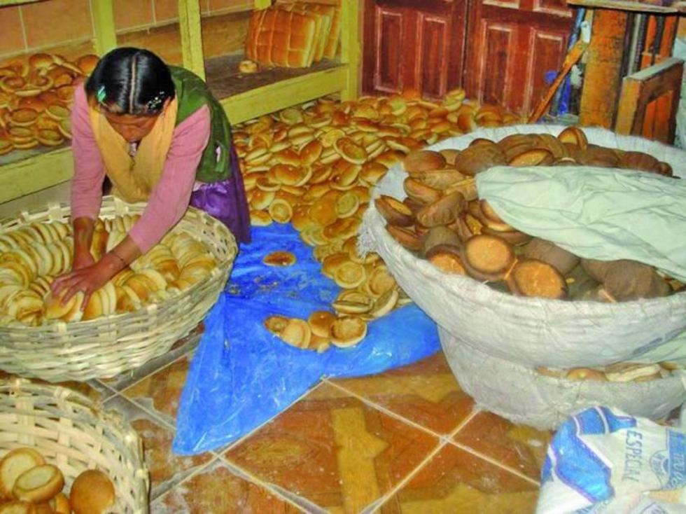 Vecinos rechazan que suba el precio del pan de batalla