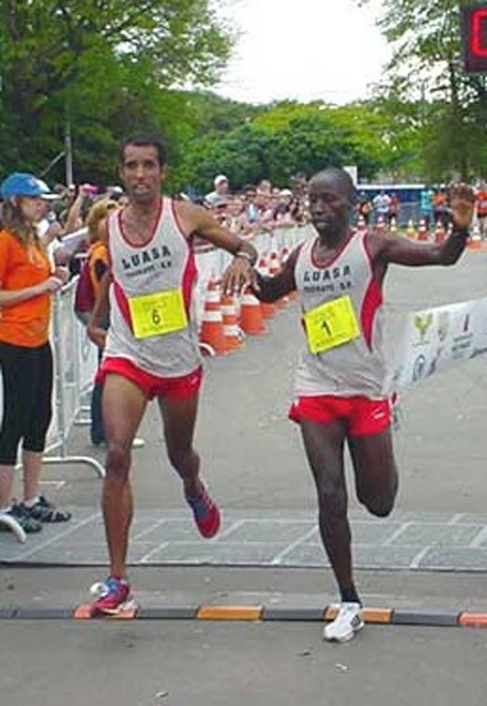 Kenianos ganan el Maratón de Río de Janeiro