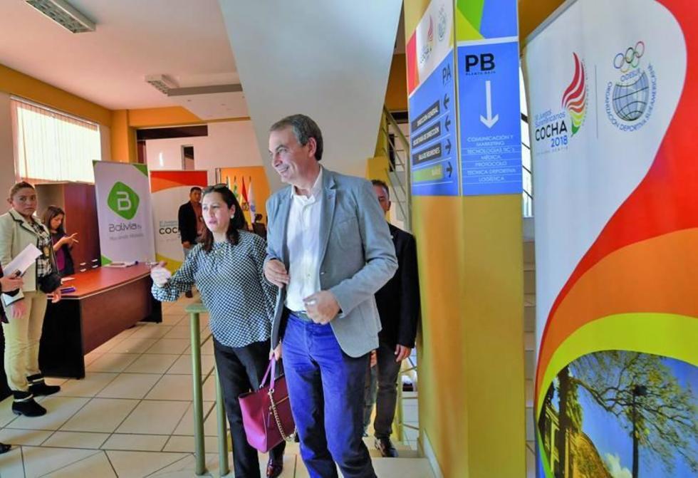 Zapatero: "Bolivia pone al mundo en un debate"
