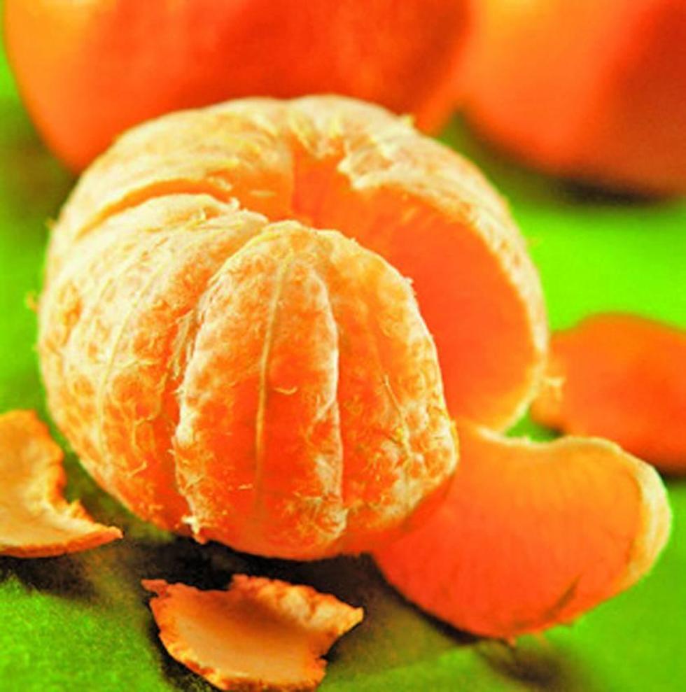 Dan fruta y alimentos calientes a los alumnos