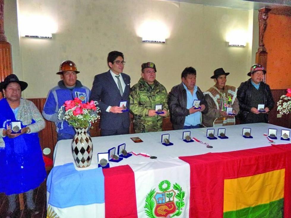 Presentan una medalla en homenaje a Porco