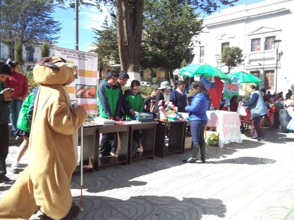Difunden actividades en feria educativa