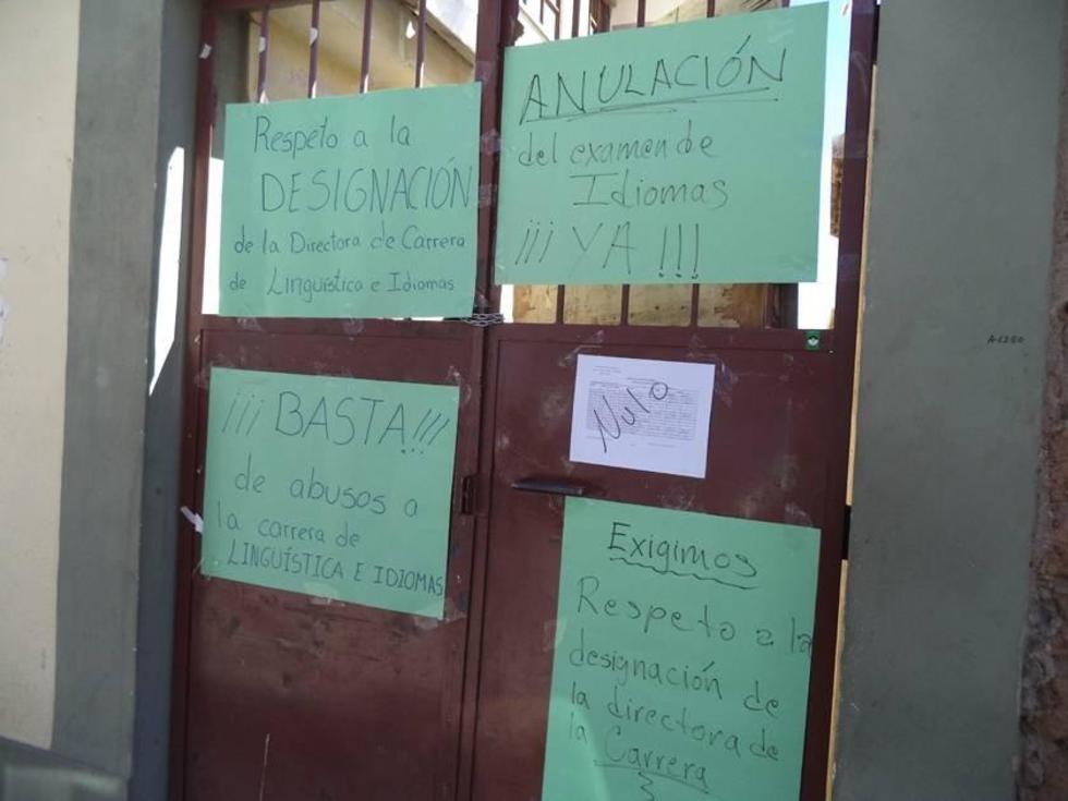 Estudiantes toman la carrera de Idiomas 