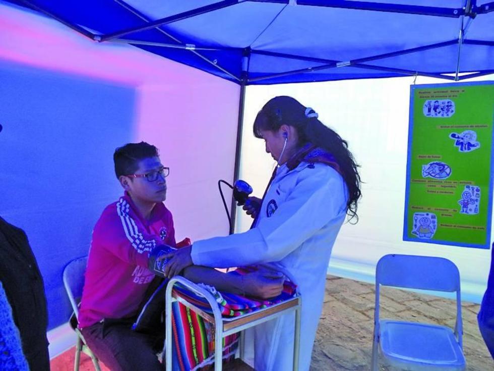Médicos de Mi Salud visitan casa por casa