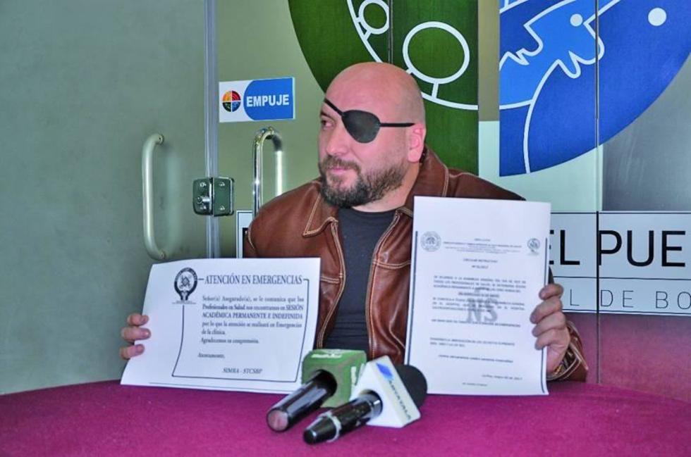 Médicos y maestros exigen la renuncia del defensor del Pueblo