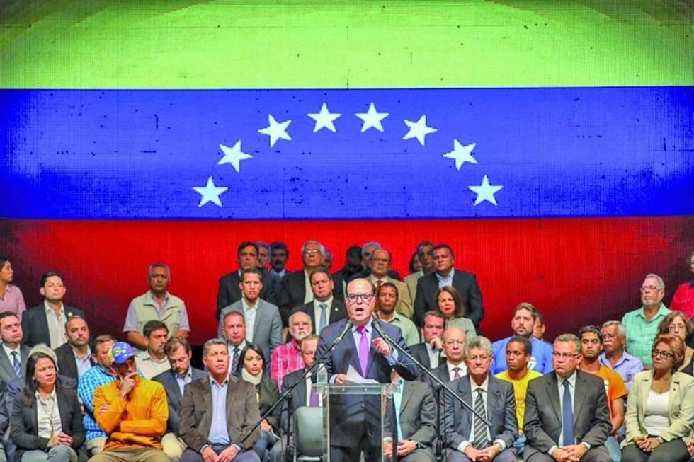 Oposición convoca a referendo sobre Constituyente de Maduro