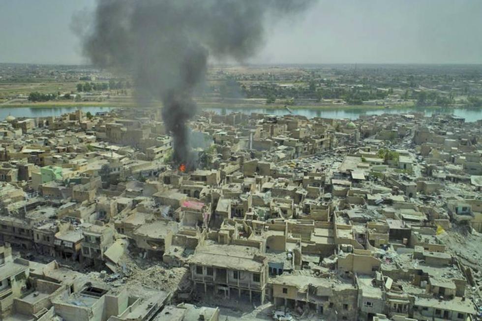 Miles de personas escapan de los combates en Mosul