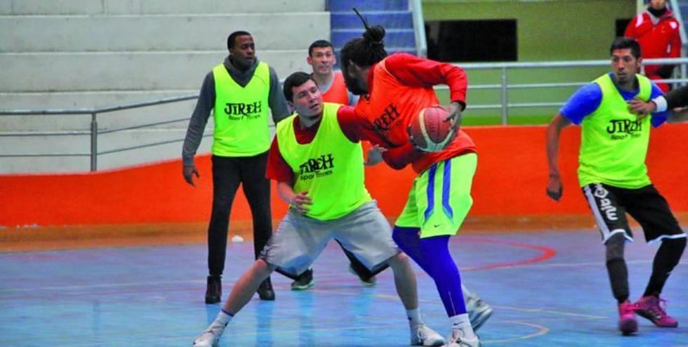 El club Pichincha quiere alcanzar esta noche la cima de la Libobásquet 