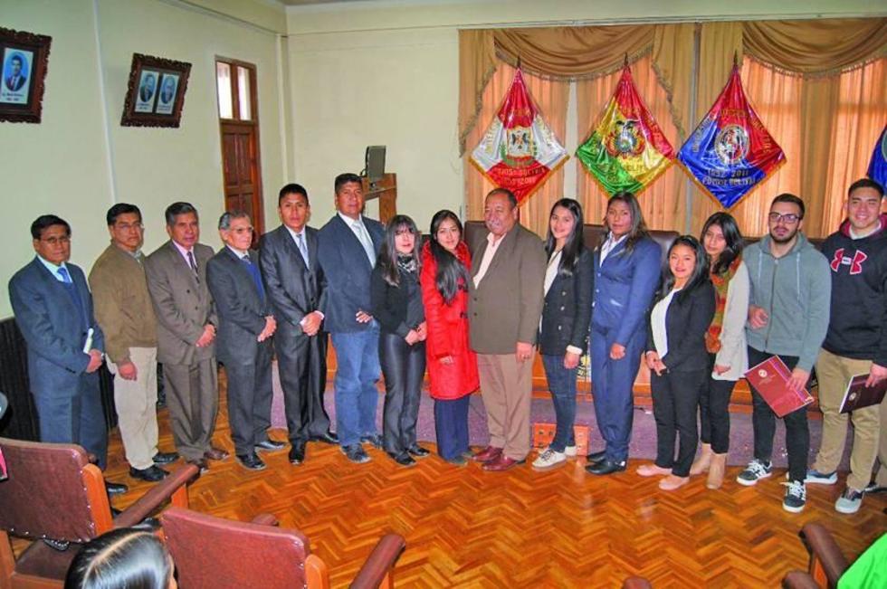 Siete alumnos de la UATF obtienen becas internacionales