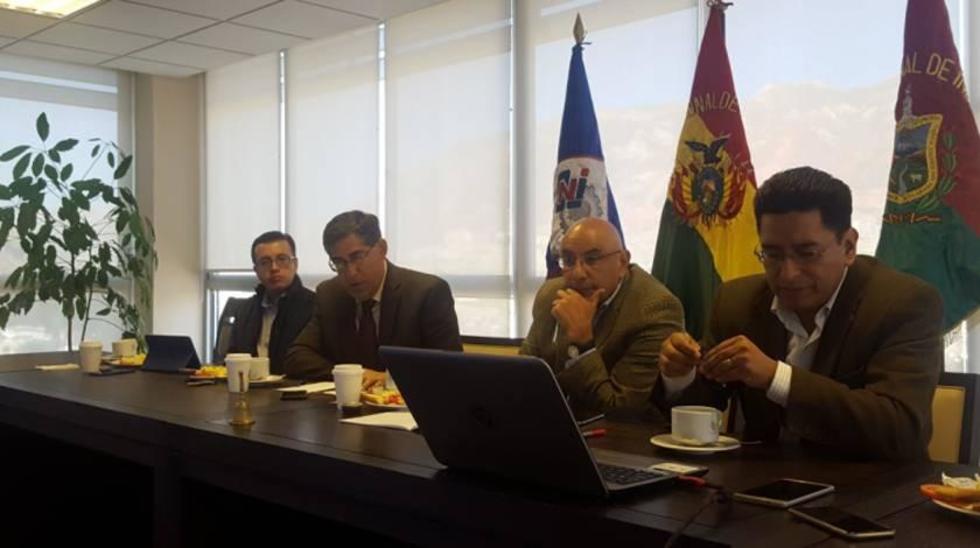 Advierten una desaceleración y contracción económica en el país