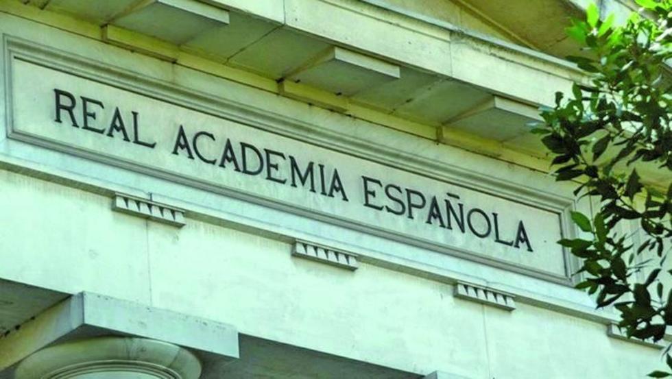 La RAE acepta iros  como imperativo