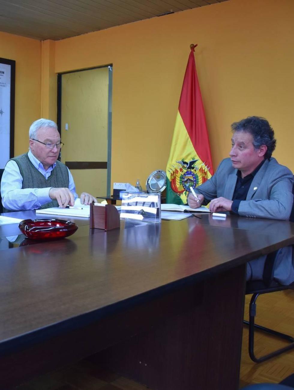 Empresa canadiense busca invertir en minería de Potosí 