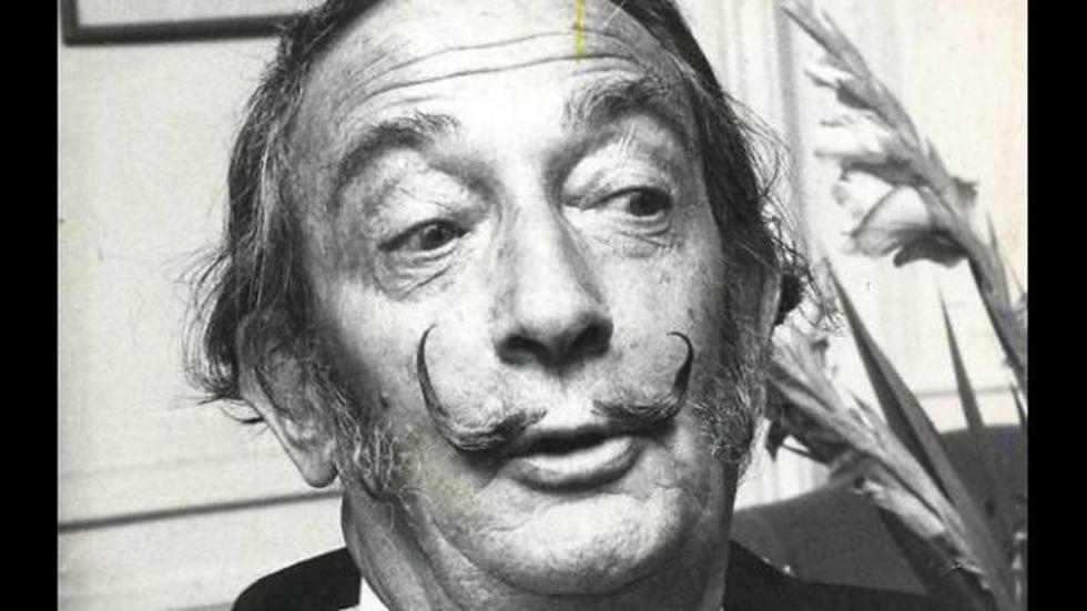 Después de 28 años de su muerte, Salvador Dalí es sacado de su tumba