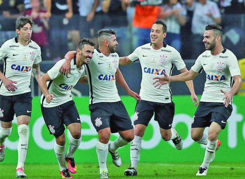 Corinthians gana en el Maracaná y continúa invicto en la liga brasileña