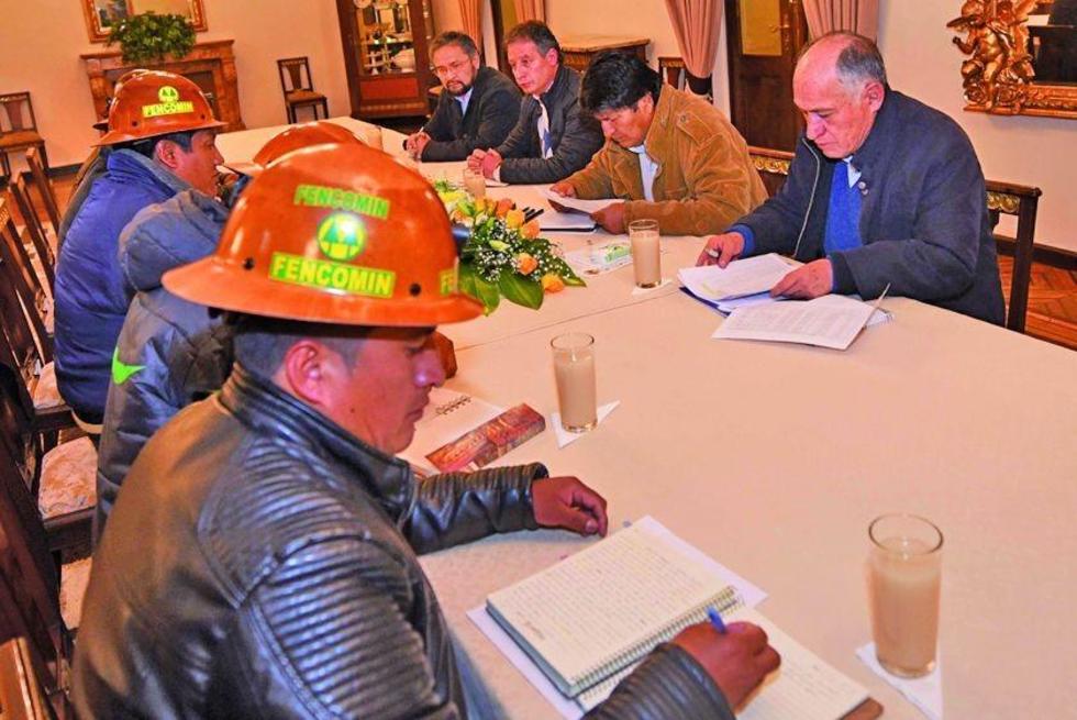 Gobierno y cooperativas deciden agilizar adecuación de contratos