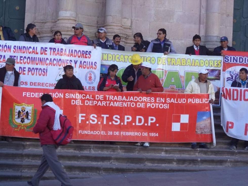 Los trabajadores en salud firman un acuerdo y levantan medidas