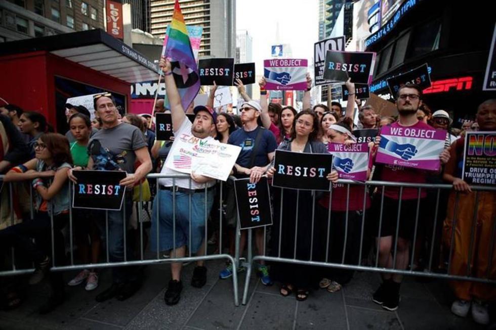 Se prohíbe a transexuales servir  en las Fuerzas Armadas de EE.UU.