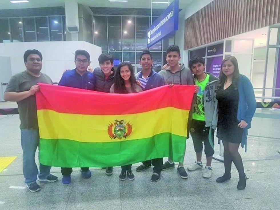 Jóvenes se destacan en olimpiada de matemáticas