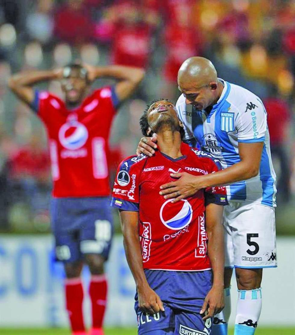 Racing remonta y se inscribe en octavos