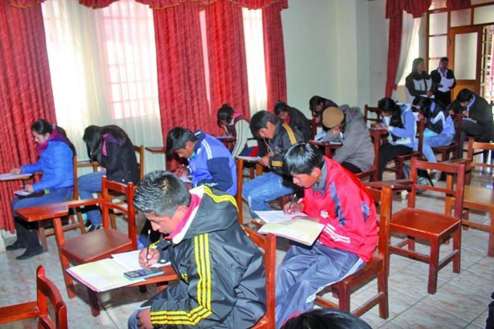 Estudiantes rinden las pruebas en las olimpiadas científicas para Potosí