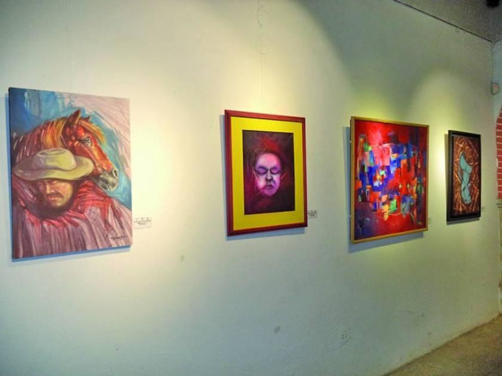 Artistas de Tarija exponen cuadros